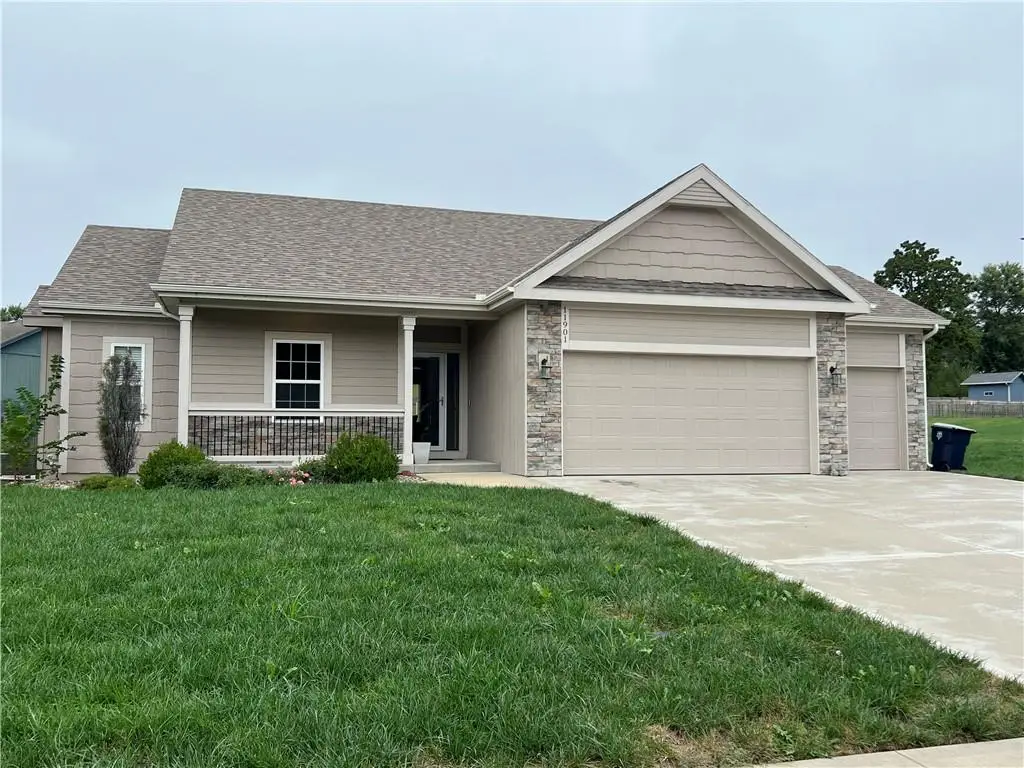 11901 Tracy Avenue N, Kansas City, MO 64155 - #1