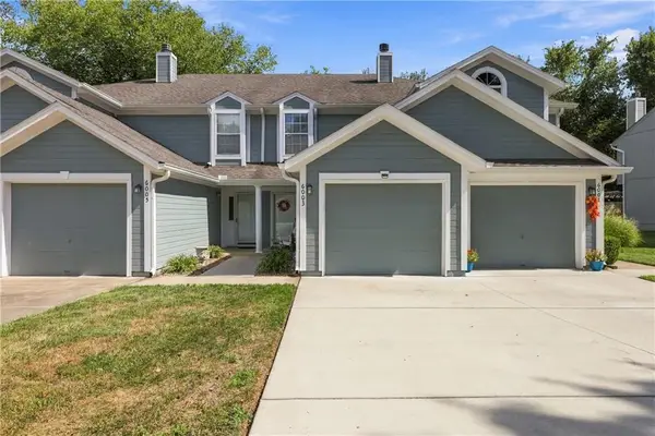 6003 NE Moonstone Drive, Lee's Summit, MO 64064