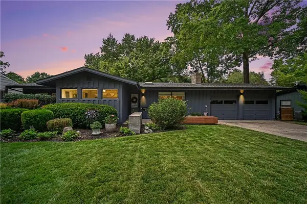 7704 Tomahawk Road, Prairie Village, KS 66208