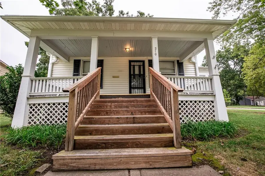 210 E Shawnee Street, Paola, KS 66071 - #2