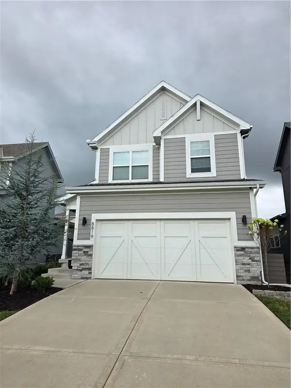 8819 SW 9th Street, Blue Springs, MO 64064