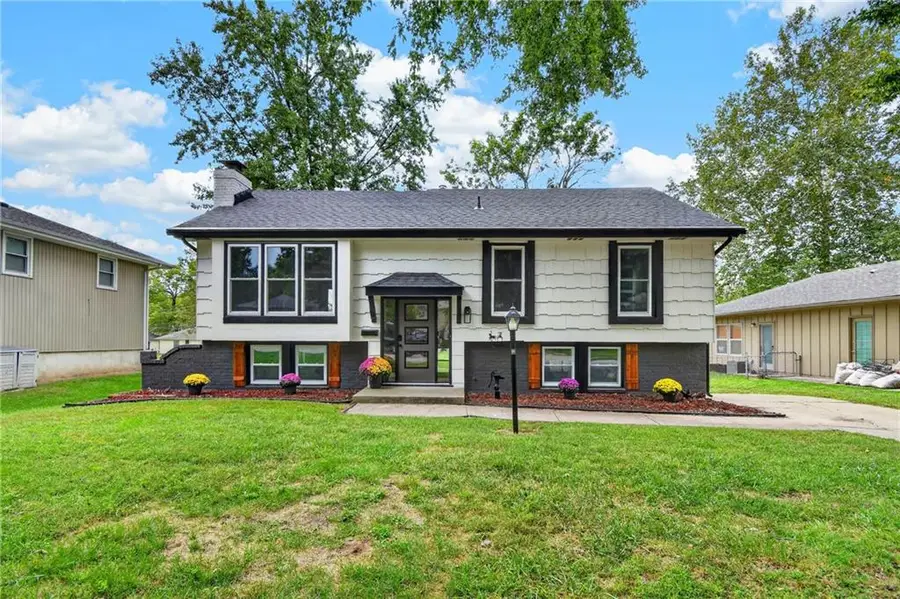 605 NE Ash Street, Lees Summit, MO 64063 - #2