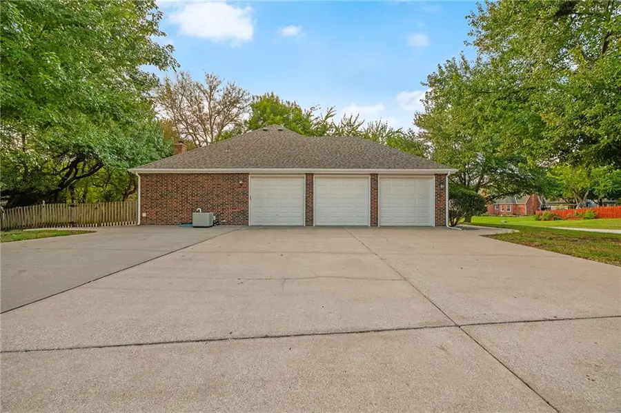 14744 S Village Drive, Olathe, KS 66062 - #3