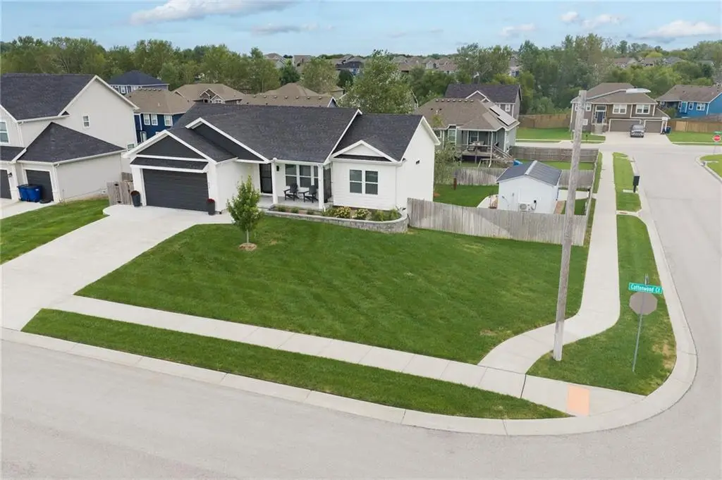 933 N Cottonwood Court, Tonganoxie, KS 66086 - #1