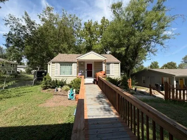 406 Devon Street, Independence, MO 64055 - #1
