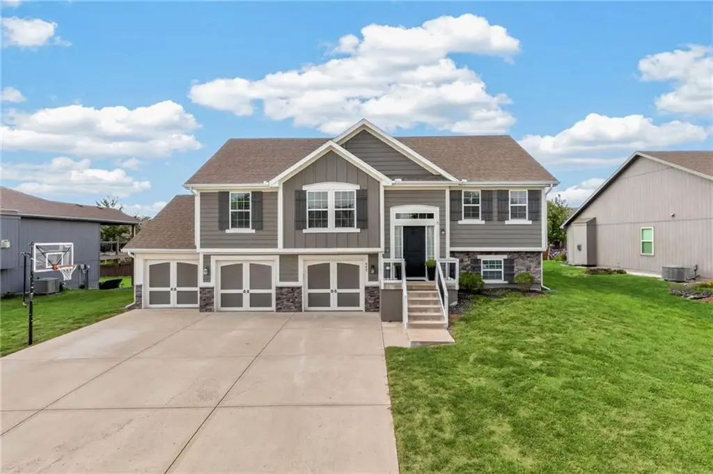 902 N Cottonwood Street, Kearney, MO 64060 - #1