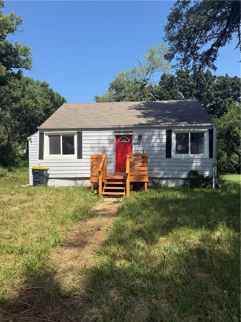 6741 Agnes Avenue, Kansas City, MO 64132 - #1