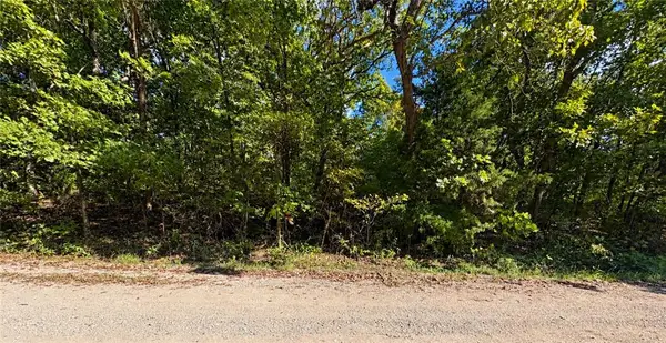 37 SE Lakeside Drive, Lacygne, KS 66040