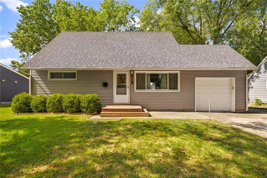 919 S Sunset Drive S, Olathe, KS 66061 - #1