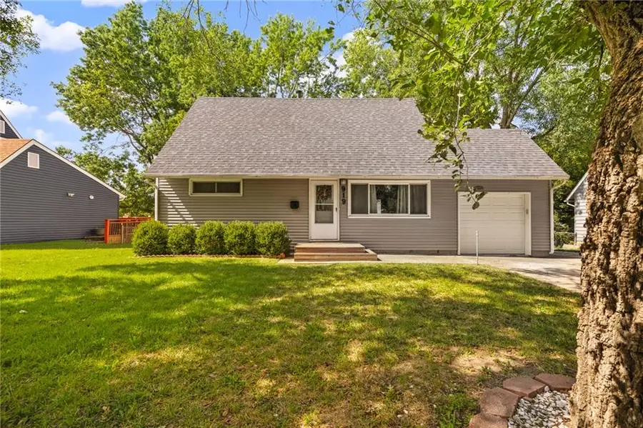 919 S Sunset Drive S, Olathe, KS 66061 - #3