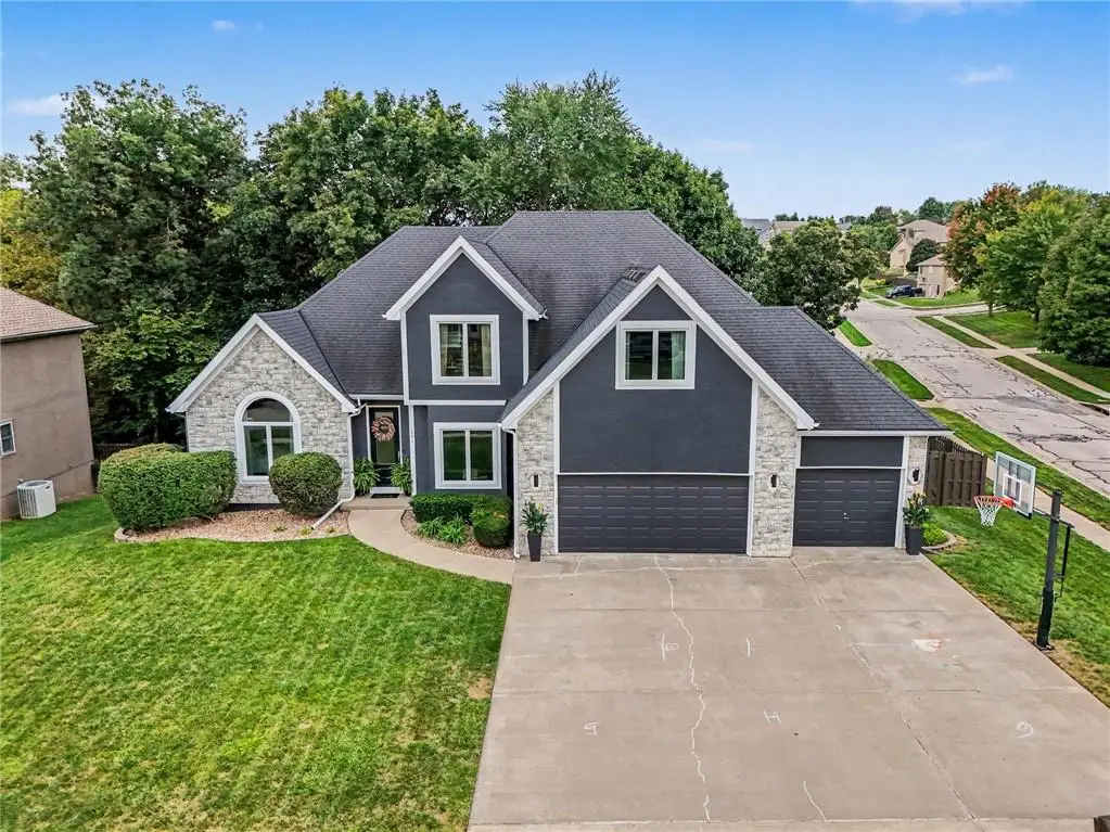 201 Surrey Court, Smithville, MO 64089 - #1
