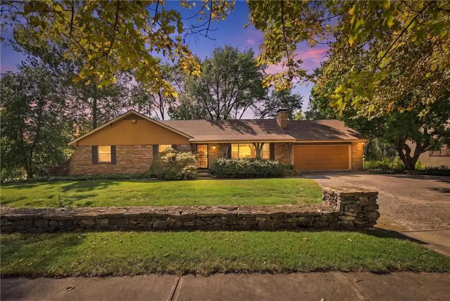 617 Brush Creek Boulevard, Kansas City, MO 64110 - #2
