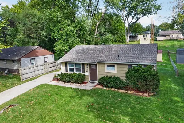 5319 N Woodland Avenue, Kansas City, MO 64118
