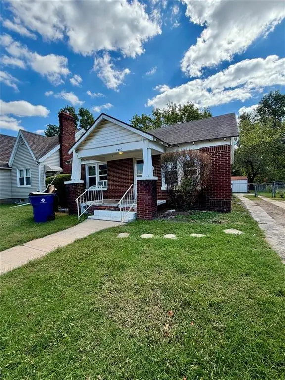 1203 W 5th Street, Coffeyville, KS 67337 - #1