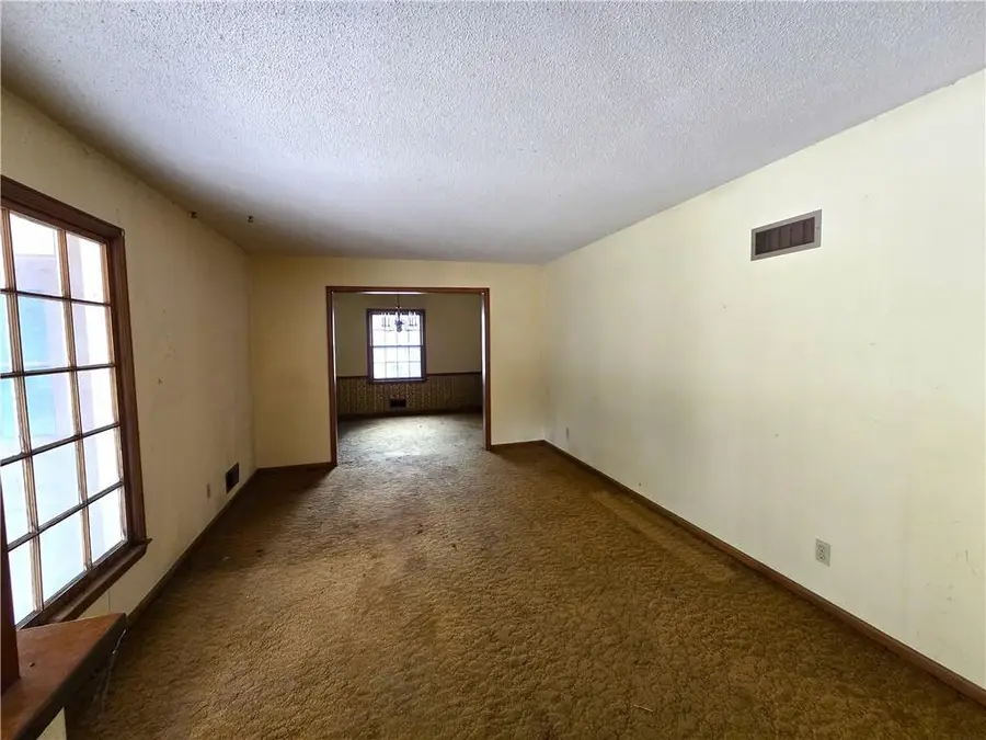 12905 Manchester Avenue, Grandview, MO 64030 - #2