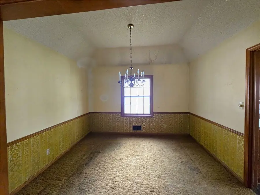 12905 Manchester Avenue, Grandview, MO 64030 - #3