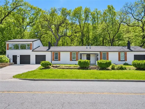 8850 Woodland Drive, Lenexa, KS 66220