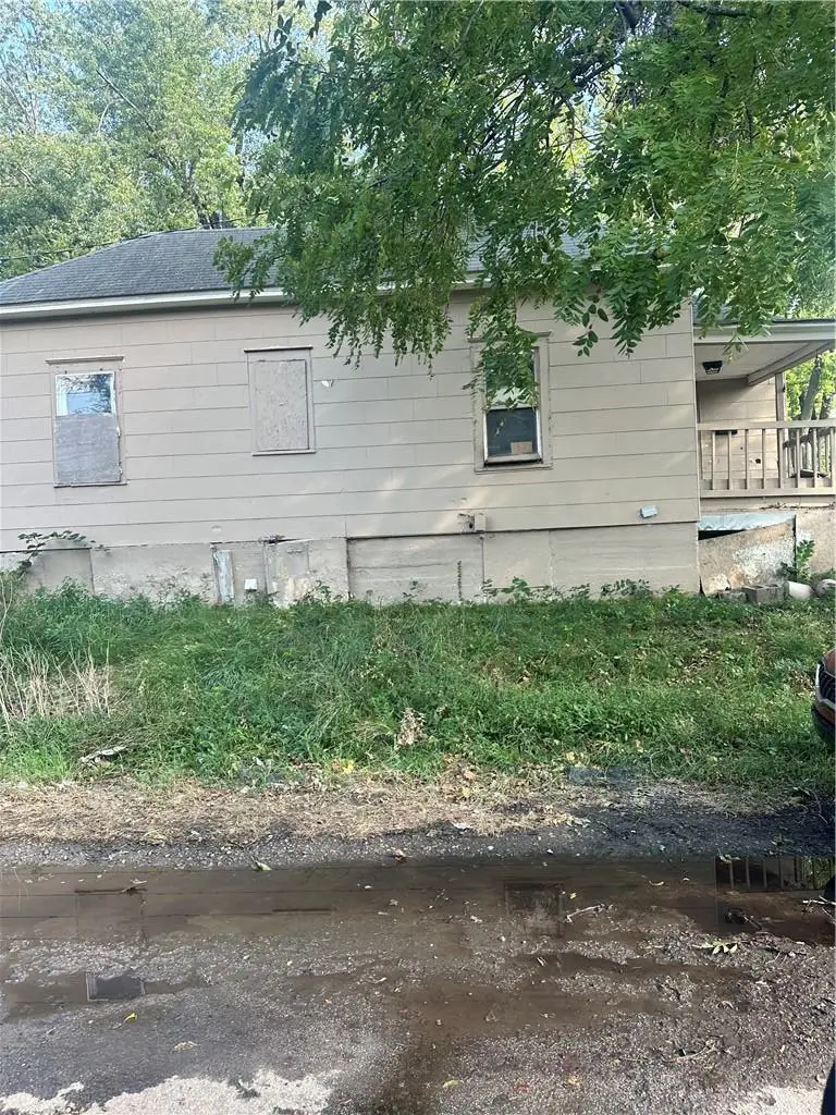 525 Blue Ridge Boulevard, Kansas City, MO 64125 - #2