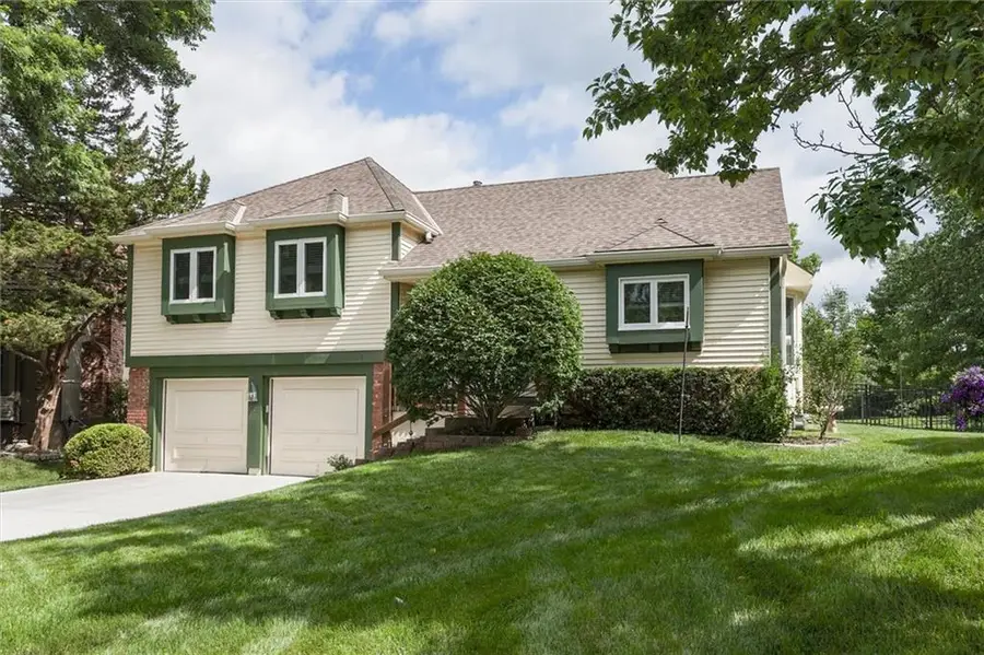 8001 Cottonwood Street, Lenexa, KS 66215 - #2