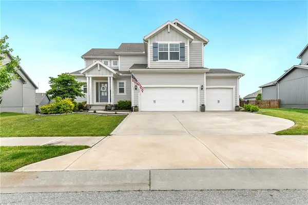 124 SE Briar Valley Lane, Blue Springs, MO 64064