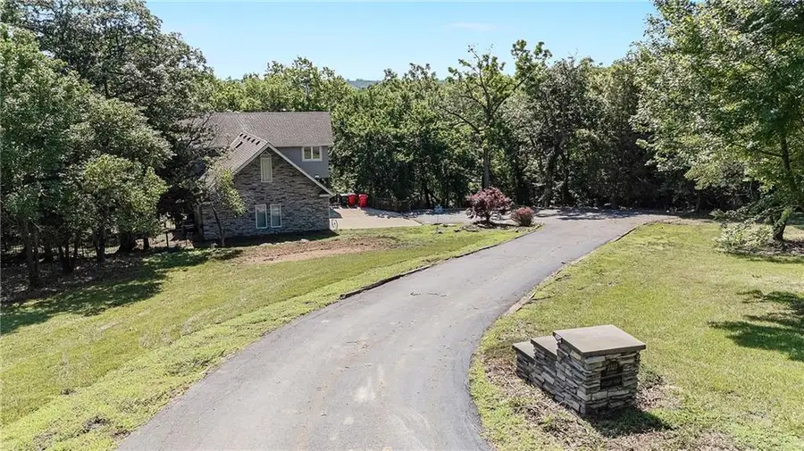 2323 S Crenshaw Road, Independence, MO 64057 - #2