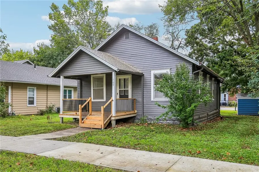 709 S Tremont Avenue, Ottawa, KS 66067 - #2