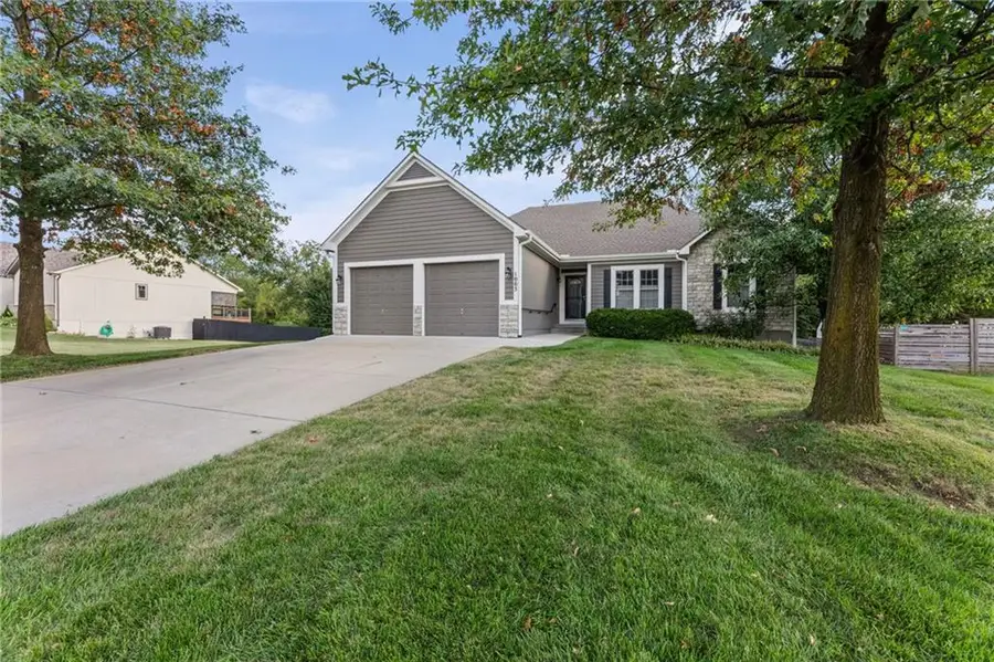 1005 Hidden Meadows Drive, Paola, KS 66071 - #2