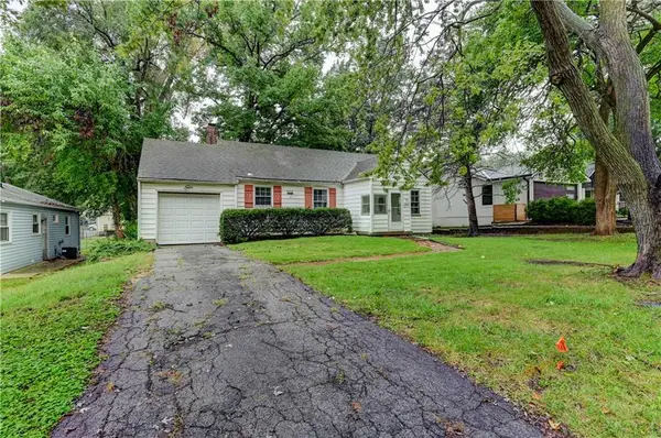 2305 W 73rd Street, Prairie Village, KS 66208