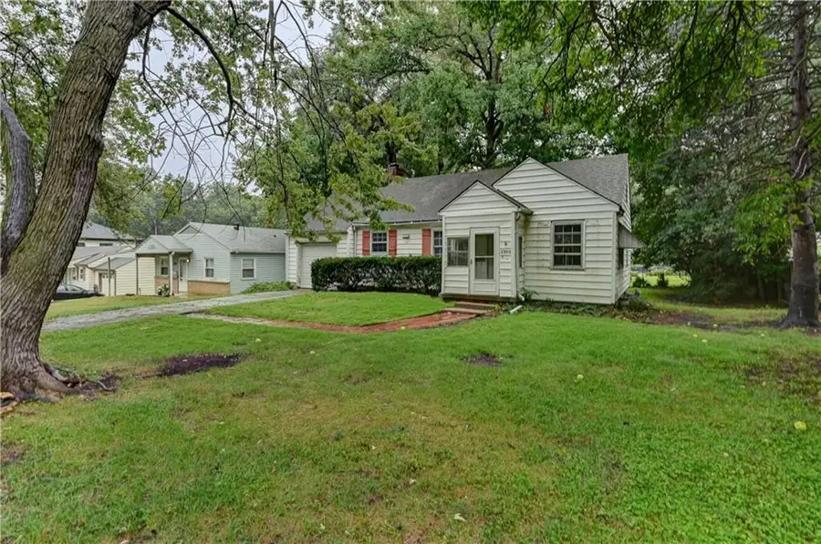 2305 W 73rd Street, Prairie Village, KS 66208 - #3