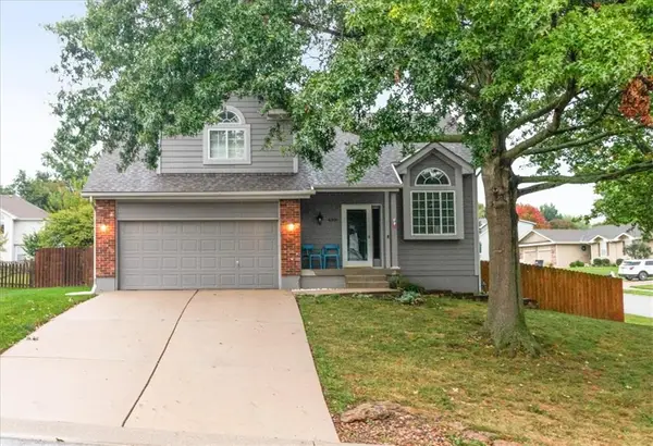 4301 NW Cortland Drive, Blue Springs, MO 64015