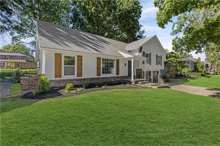 7740 Westgate Drive, Lenexa, KS 66216 - #2