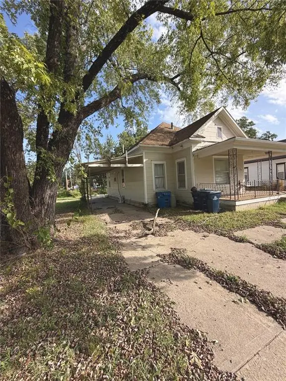 1120 W Myrtle Street, Independence, KS 67301 - #2