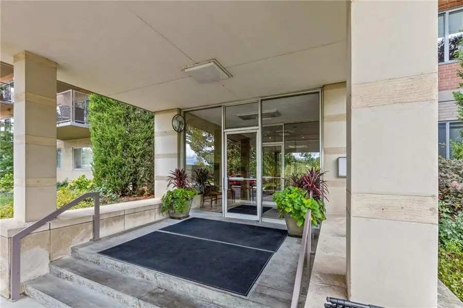 4550 Warwick Boulevard #207, Kansas City, MO 64111 - #3