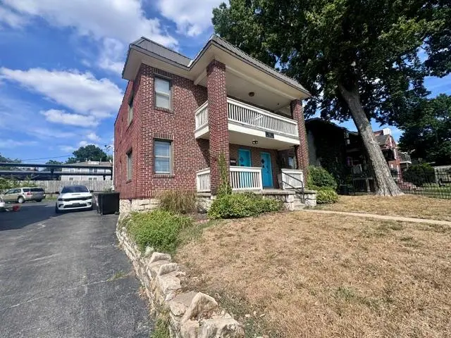 612 W 40 Street, Kansas City, MO 64111 - #2