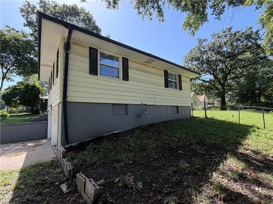 5220 Sterling Avenue, Raytown, MO 64133 - #2