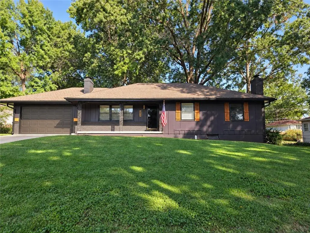 7725 Crescent Avenue, Raytown, MO 64138 - #1