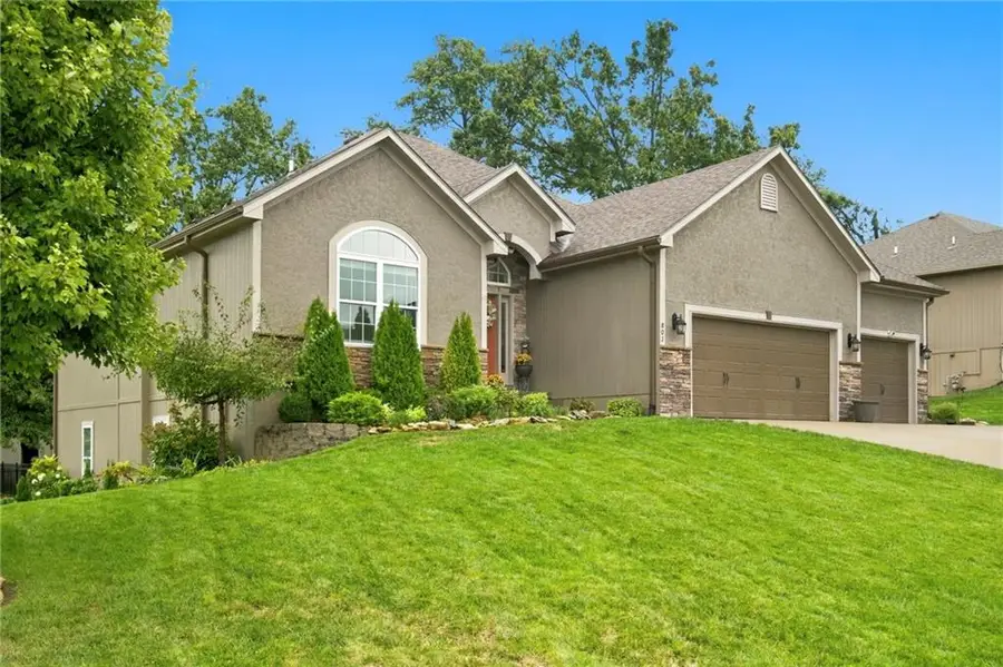 801 SE Pine Court, Blue Springs, MO 64014 - #2