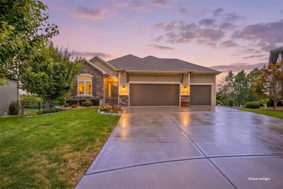 16367 S Heatherwood Street, Olathe, KS 66062 - #2