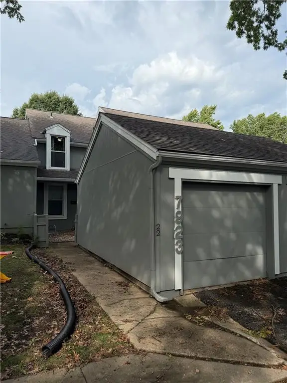 7923 Colony Lane, Lenexa, KS 66215
