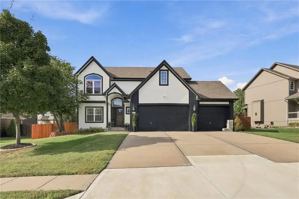 110 S Eastglen Drive, Raymore, MO 64083 - #1