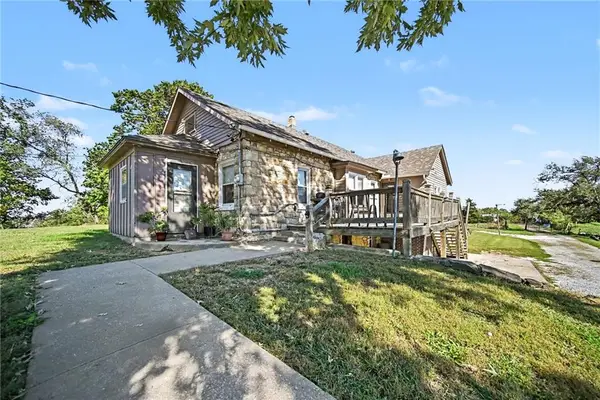 15 S 98th Street, Edwardsville, KS 66111