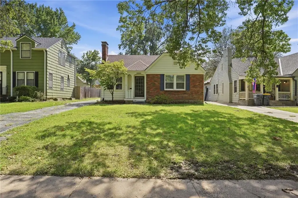 1009 W 77th Street, Kansas City, MO 64114 - #1