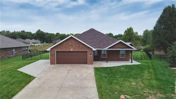 1614 NW Creekland Drive, Grain Valley, MO 64029
