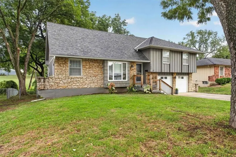 11008 W 72nd Street, Shawnee, KS 66203 - #2