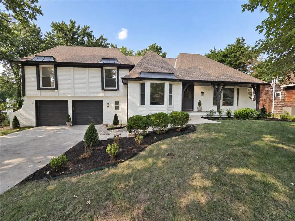 9600 W 105th Terrace, Overland Park, KS 66212 - #1
