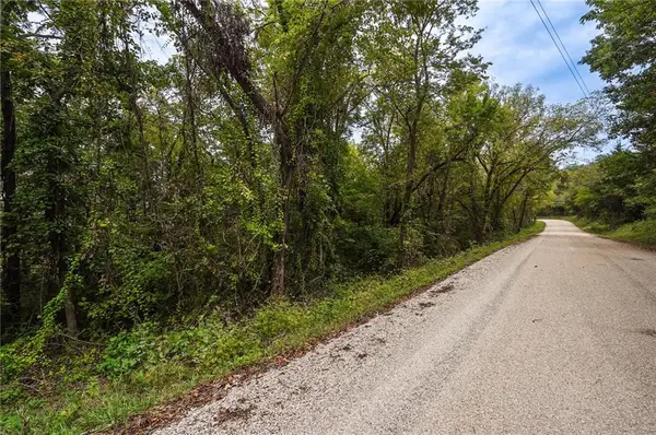 1087 1135 Road, Lawrence, KS 66047