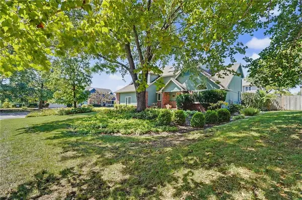 1129 Parkside Circle, Lawrence, KS 66049