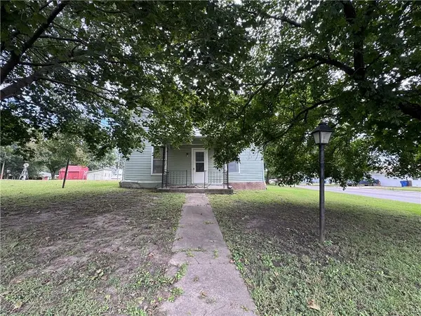 102 N Osage Street, Nortonville, KS 66060