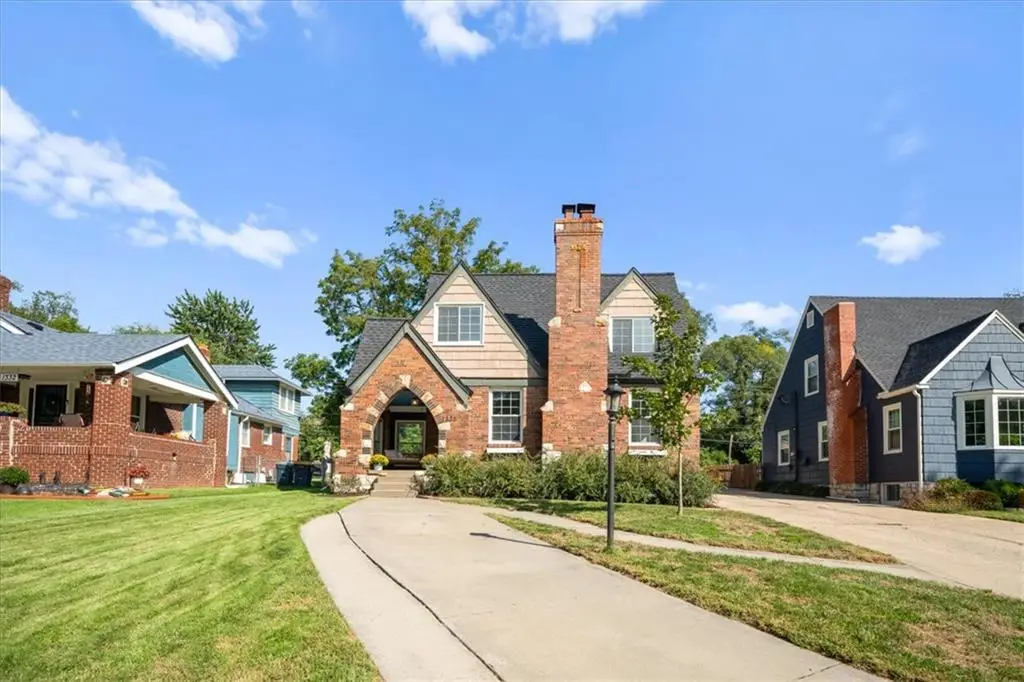 1336 E 76th Street, Kansas City, MO 64131 - #1