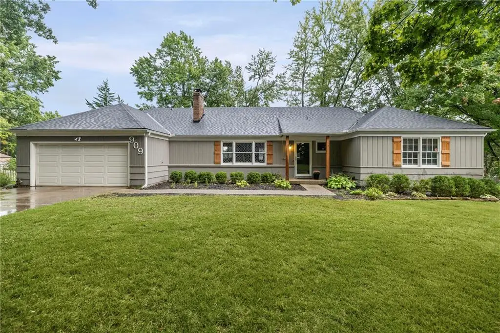 909 W 96th Terrace, Kansas City, MO 64114 - #1